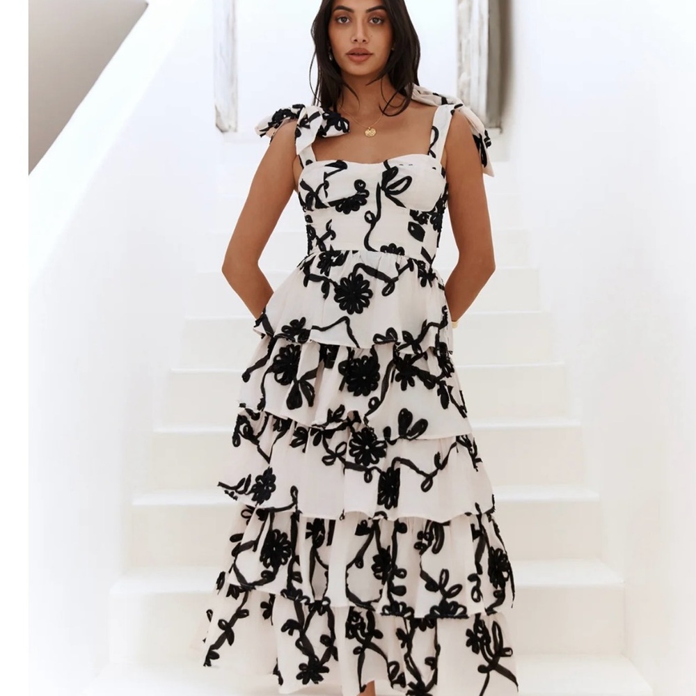 Chic Black and White Floral Maxi Dress
